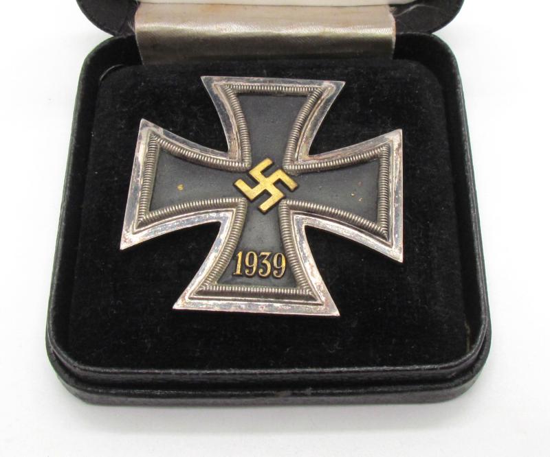 Iron cross 1st class ( EK1 )  "L/19" Brass Core in Case