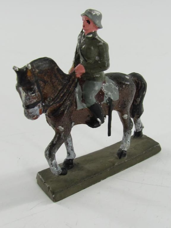 Lineol Wehrmacht Soldier ( 4 cm ) on Horseback