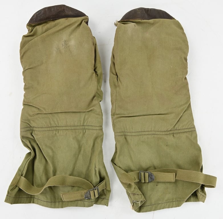 USAAF WW2 Type-12 Arctic flying mittens.