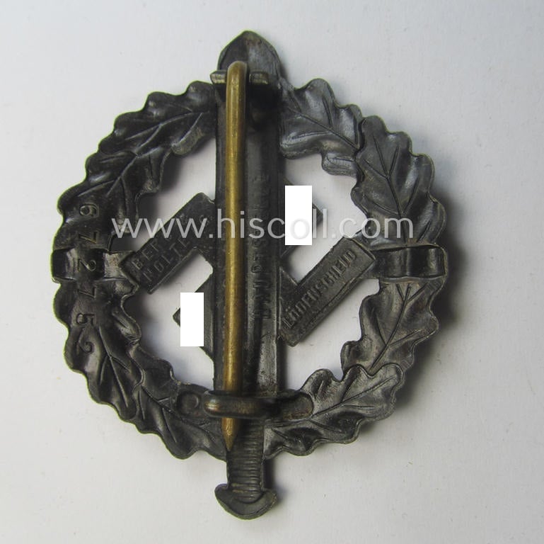 Hardly used 'SA-Sportabzeichen in Bronze' being a maker- (ie. 'Berg u. Nolte'-) marked example that shows the (unique) impressed bearers'-number: '672752'