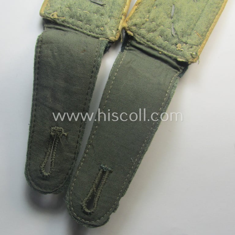 Superb - fully matching and extremely rarely seen! - pair of early- (ie. mid-) war-period, WH (Heeres), 'M40'-pattern 'cyphered' NCO-type shoulderstraps as intended for a: 'Feldwebel u. Mitglied des Grenadier-Rgts. “Feldherrnhalle“