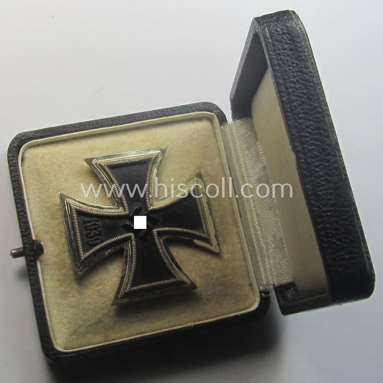 'Eisernes Kreuz 1. Kl.' (or: Iron Cross 1st class) being a (typical) maker- (ie. '4'-) marked example by the maker (ie. 'Hersteller'): 'Steinhauer & Lück' and that comes stored in its period etui