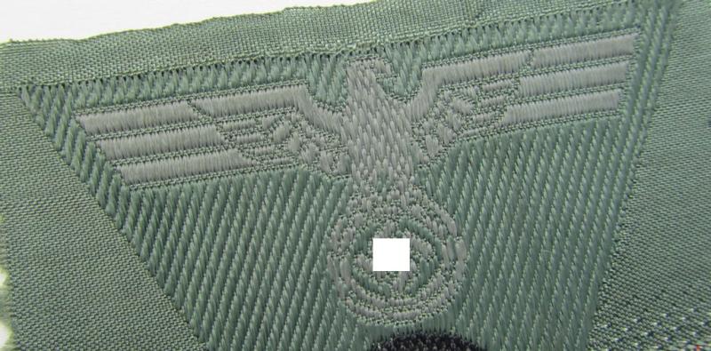 WH (Heeres) so-called: 'M43-pattern') cap-eagle/cocarde (ie. cap-trapezoid) as was specifically produced for usage on the so-called: 'M-43'-model field-caps (ie. 'Einheitsfeldmützen')