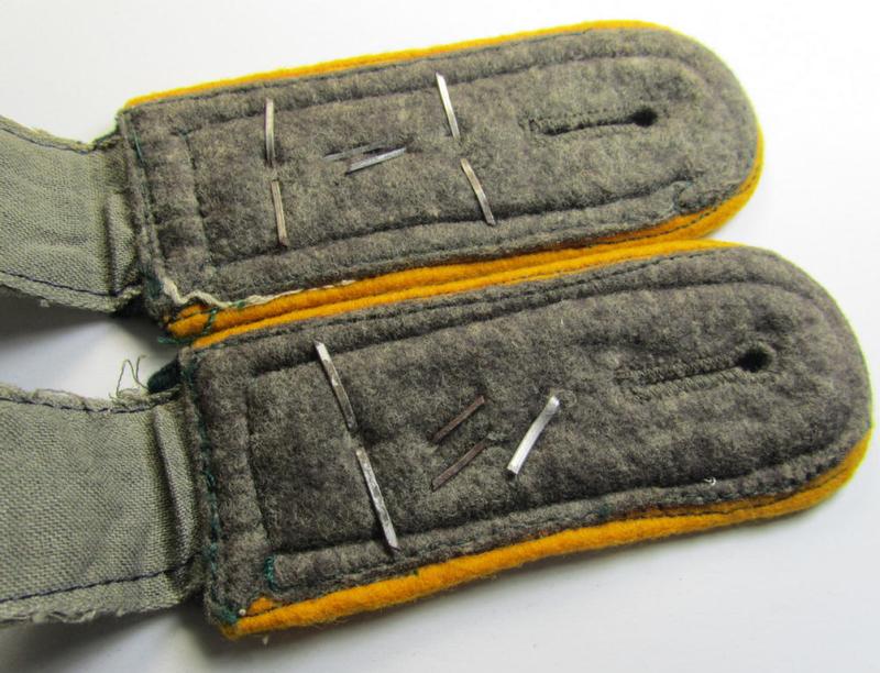 Attractive - and fully matching! - pair of WH (Heeres) early-war-period- (ie. 'M36'- ie. 'M40'-pattern) neatly 'cyphered', tailor-made NCO-type shoulderstraps as was intended for an: 'Oberfeldwebel des Kavallerie- o. Reiter-Regiments 3'