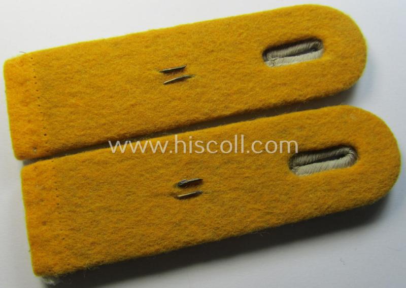 Neat - and fully matching! - pair of WH (Heeres) 'cyphered' officers'-type shoulderboards as was intended for - and clearly used by! - a: 'Leutnant des Kavallerie o. Reiter-Regiments 4'