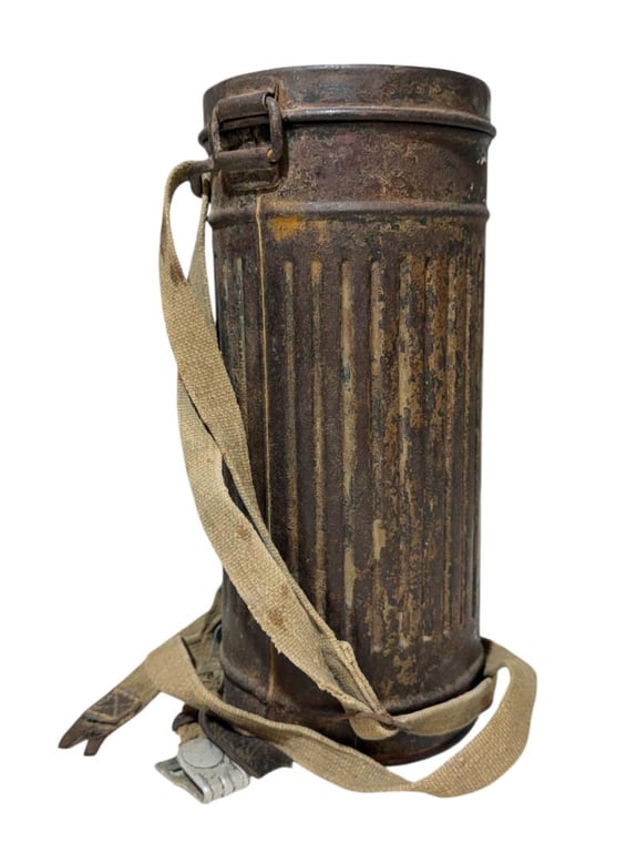 Camouflaged Gasmasker Canister