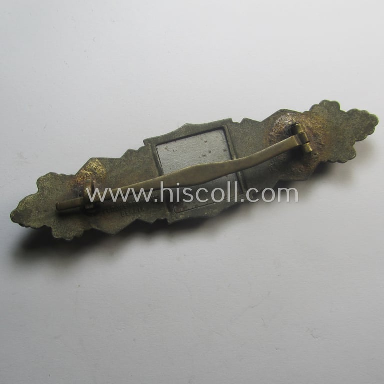 'Nahkampfspange in Bronze' (or: bronze-class close-combat clasp ie. CCC) being a (typical) maker-marked- and/or minimally converse-shaped specimen as was produced by the maker- (ie. 'Hersteller') 'Friedrich Linden' (ie. FLL)