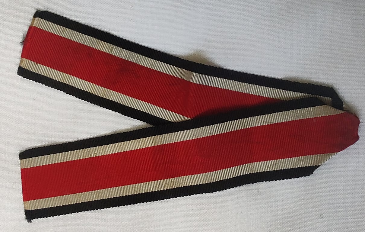 Full length Iron Cross 2nd class ribbon (Eisernes Kreuz 2. klasse Bandabschnitt )