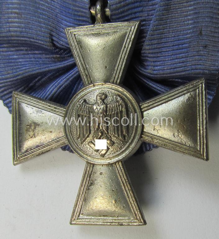 Superb, WH (Luftwaffe) so-called: 'Einzelspange' (being of the non-detachable-pattern!) showing a: 'WH-DA 2. Stufe' (as was intended for 18 years of service) and that shows a detailed (downtailed) LW-type-eagle-device, period-attached