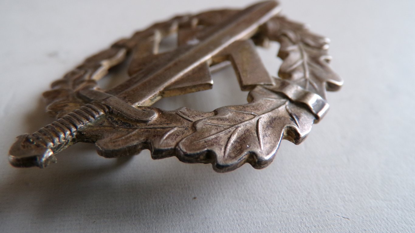 SA Sports Badge in Silver - Rare 1st Pattern