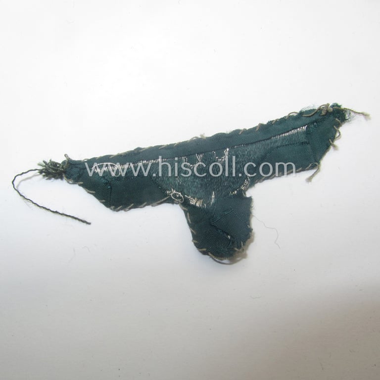 Truly used, WH (Heeres) officers'-type cap-eagle (as executed in so-called: 'flat-wire'- ie. 'BeVo'-weave pattern) as was specifically intended for usage onto the: WH 'Knautschmützen' ie. 'Alter-art'-visor-caps (ie. 'Schirmmützen')