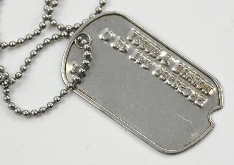 US WW2 Dog-Tag with Chain 'Howard J. Muzzy'