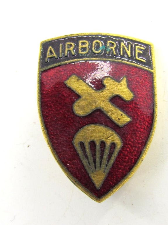 WW2 US Airborne Command Crest Insignia Pinback