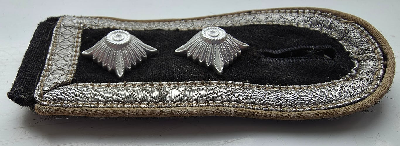 Waffen-SS NCO shoulder strap: 'SS-Hauptscharführer' within the Infantry.