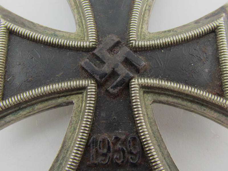 Iron Cross 1st Class ( EK1 ) 1939  ( Klein & Quenzer )