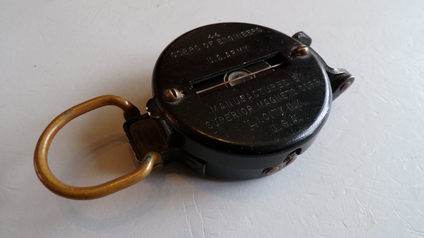 1944 US Corps of Engineers Lensatic compass