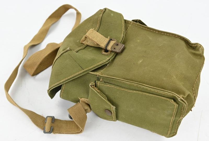 British WW2 Leightweight Gasmask in Carrying Bag
