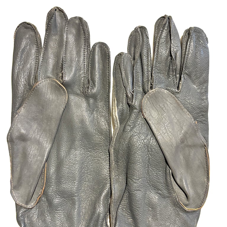 LW Fallschirmjäger Grey Leather Gloves (RBNr. Marked – 1944)