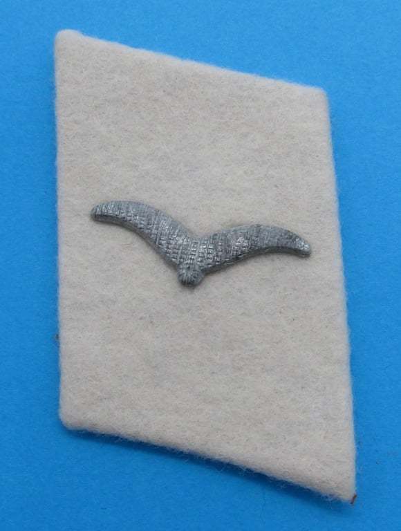 Hermann Göring division collar tabs