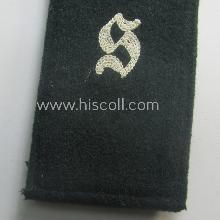 Superb - albeit regrettably single! - example of an early-period (ie. 'M36- o. M40'-pattern and pointed-styled), WH (Heeres) 'cyphered', EM-type shoulderstrap as was intended for a: 'Soldat u. Mitglied einer Infanterie-Schule'