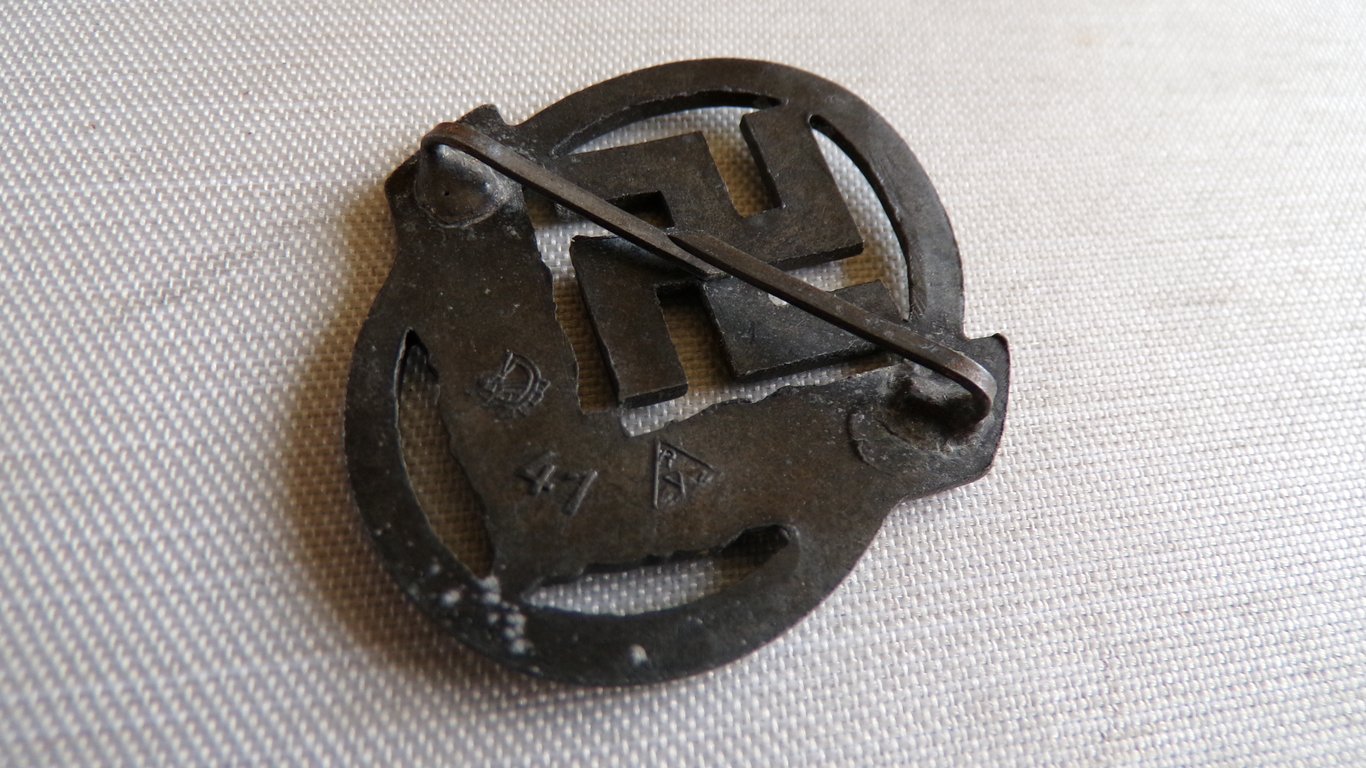 RADwJ Tradition Cap Badge