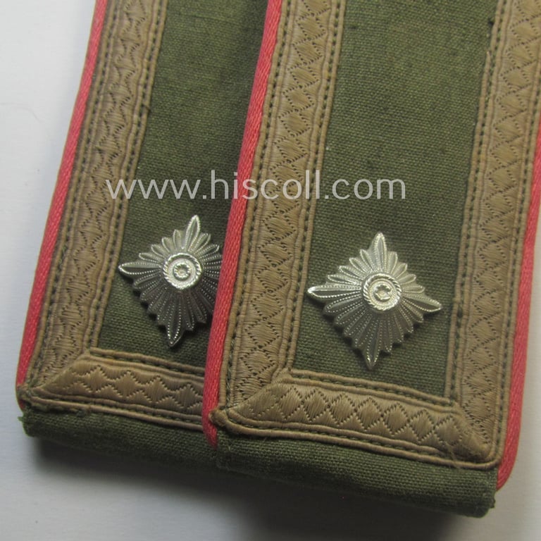 Stunning pair of WH (Heeres) NCO-type (ie. 'M40- o. M41'-pattern-): 'summer-type'-shoulderstraps (being of the model as was specifically intended for usage onto the 'Windjacke') as was intended for a: 'Feldwebel eines Pz- o. Panzerjäger-Rgts.'