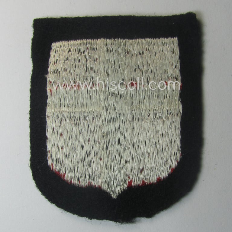 Stunning - and rarely encountered! - Waffen-SS, Danish 'volunteer'-armshield as was intended for usage by soldiers of (amongst others) the: '6. Gebirgs-Division der SS' (“Nord”) and that comes in a 'virtually mint- ie. unissued'-, condition