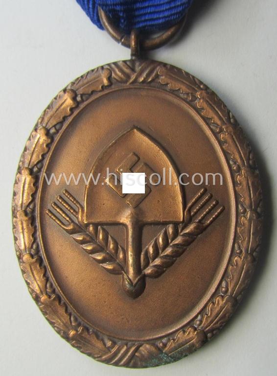 'Regular-weight', RAD (ie. 'Reichsarbeitsdienst'): 'Dienstauszeichnung 4. Stufe für Männer' as was intended for 4 years loyal-service and that comes mounted onto its period (albeit shortened) ribbon (ie. 'Bandabschnitt')