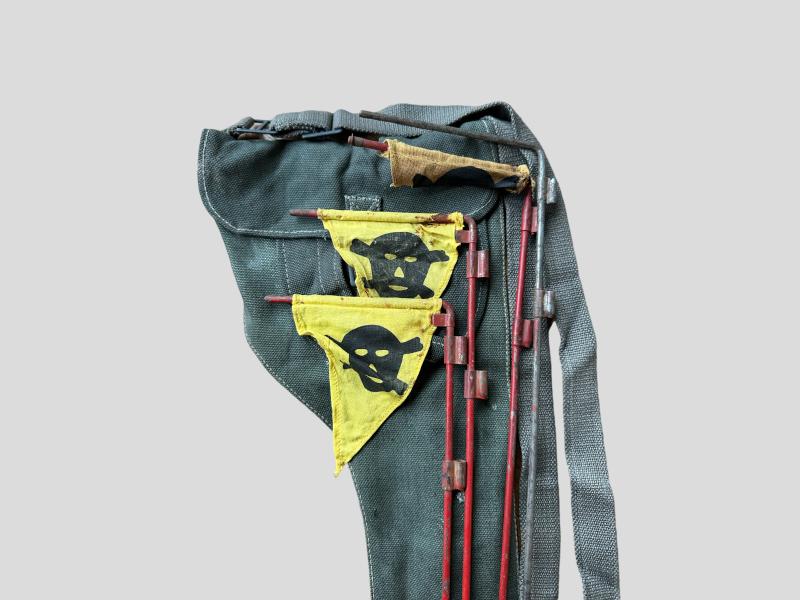 WH (HEER) Gas Warning Flags with Carrying Pouch