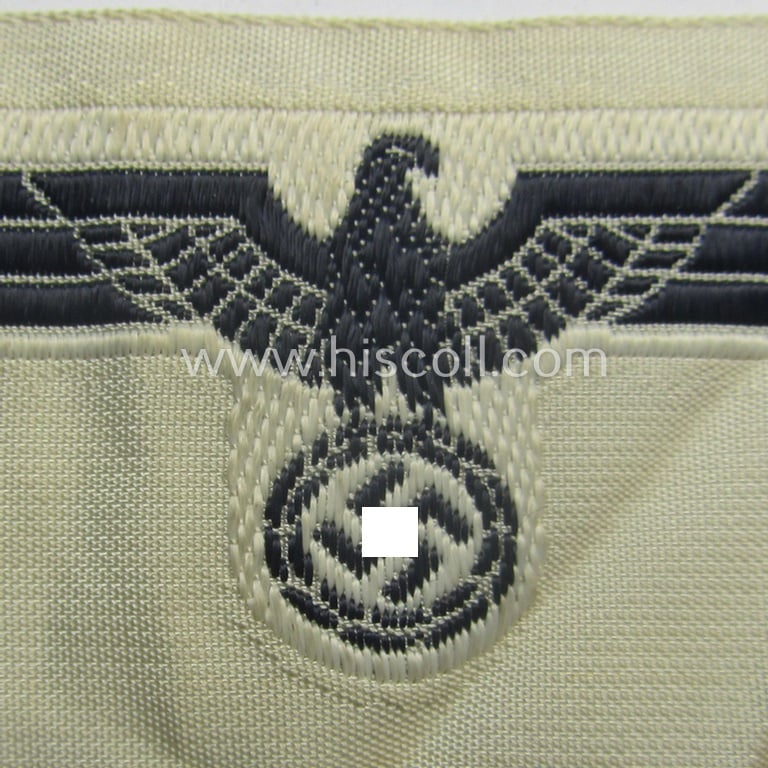 WH (KM) EM- (ie. NCO-) type side-cap-eagle (ie. 'Schiffchenadler für Mannschaften u. Uffz. der KM') in the 'BeVo'-weave-pattern on a white-coloured background as was specifically intended for usage on the various white-coloured side-caps