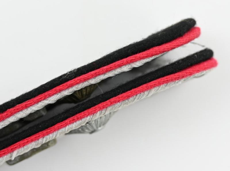 German Waffen-SS Hauptsturmführer Shoulderboards