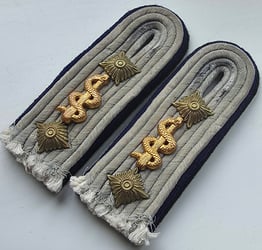 IWaffen-SS Haupsturmführer (captain) Medical shoulder boards