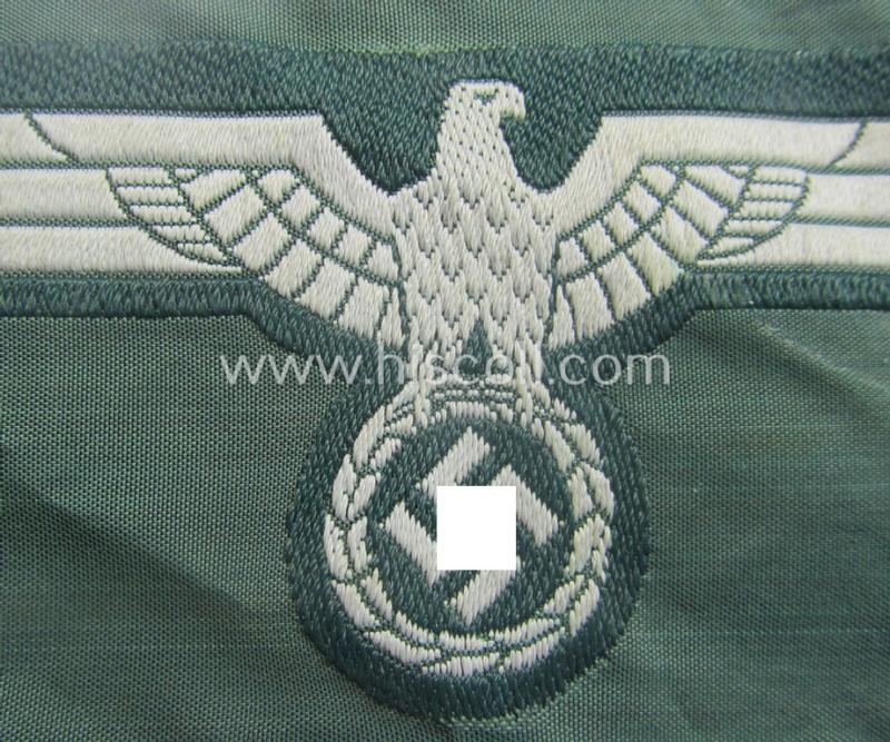 WH (Heeres) early- (ie. pre-war-) period- and/or greyish-coloured breast-eagle of the: 'M36'- (ie. 'M40'-) pattern as was executed in the 'BeVo'-weave pattern on a darker-green-coloured background