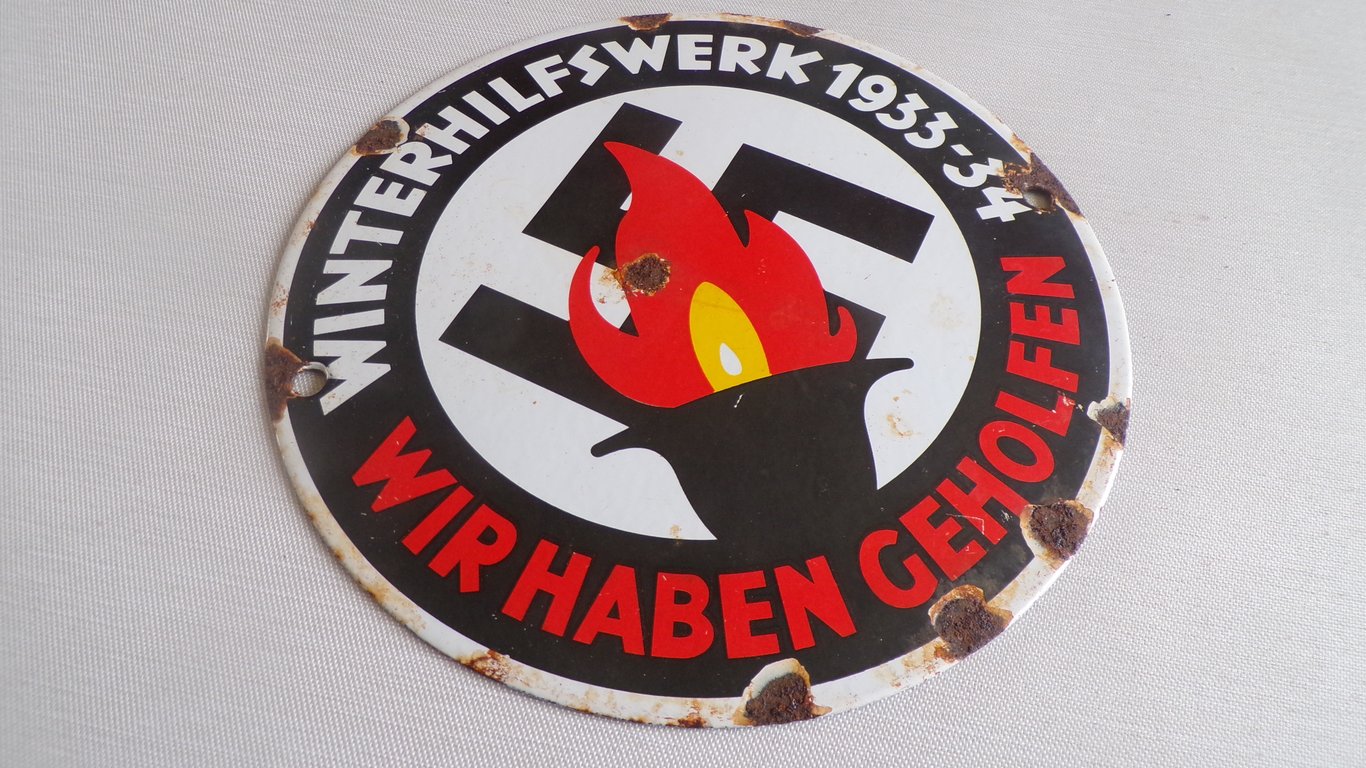 Winterhilfswerk 1933/34 enamel plaque