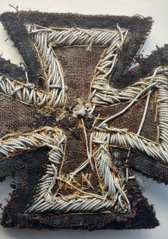 Wehrmacht (Heer) cloth version of the EK 1 (Iron Cross 1st class)