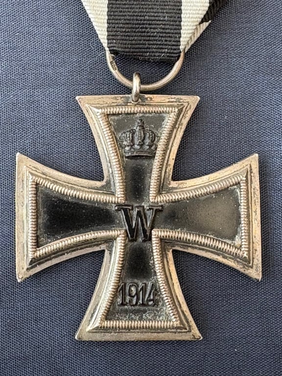 ORIGINAL GERMAN WWI CASED IRON CROSS 2ND CLASS, KIA.