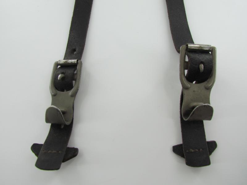 Luftwaffe Y-straps maker marked 1942