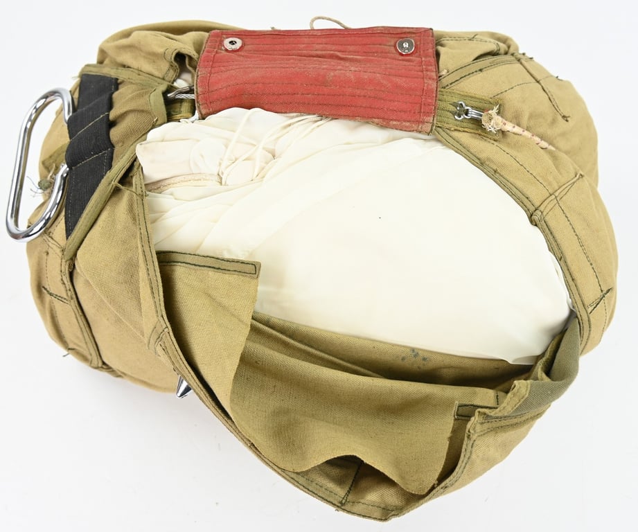USAAF WW2 AN-6513-1A Chestpack with Parachute