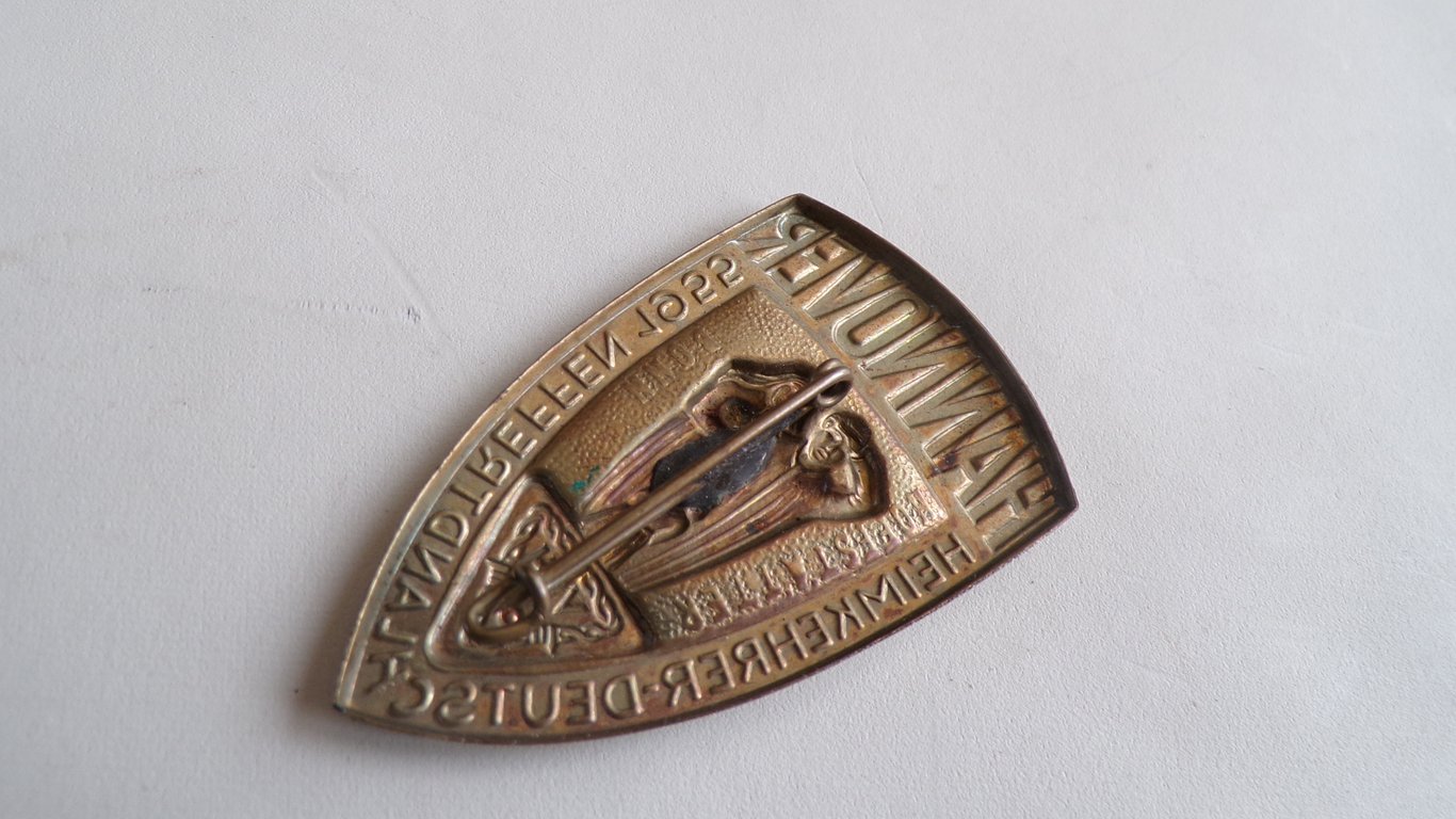 1955 Hannover Heimkehrer-Deutschlandtreffen Badge