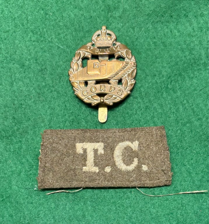WW1 Tank Corps Slip On Title and Cap Badge