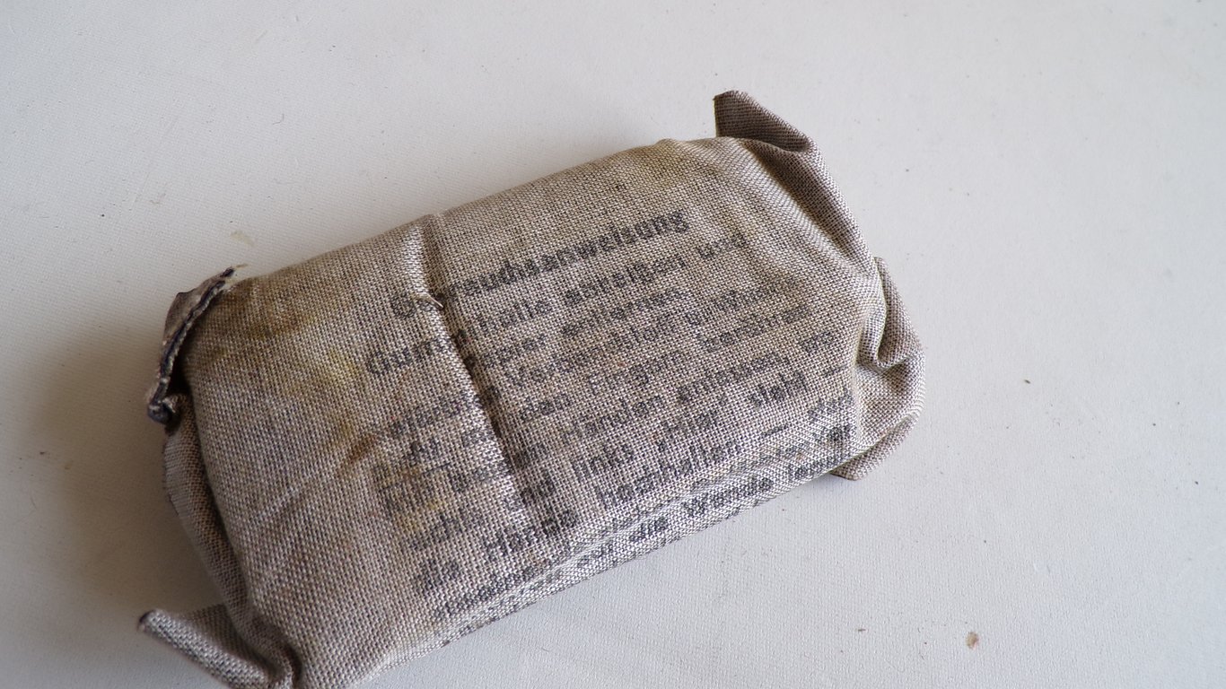 Wehrmacht Field Dressing Grouping (5 Pcs)