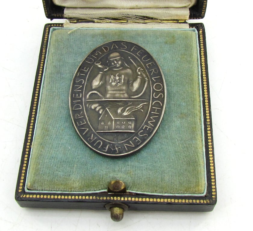 Rare German Silver "Erinnerungzeichen für Verdienste um das Feuerlöschwesen" in case