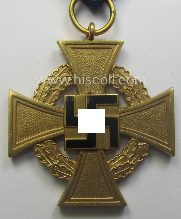 'Treuedienst Ehrenzeichen 1. Klasse' being a non-maker-marked example that comes in its neatly maker- (ie. 'Deschler & Sohn'-) marked etui