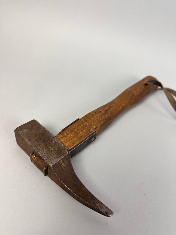 Mountain trooper ‘Gebirgsjäger’climbing hammer