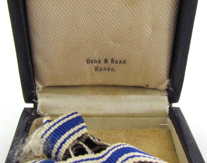 Mother’s cross in gold with box ( Ochs & Bonn Hanau )