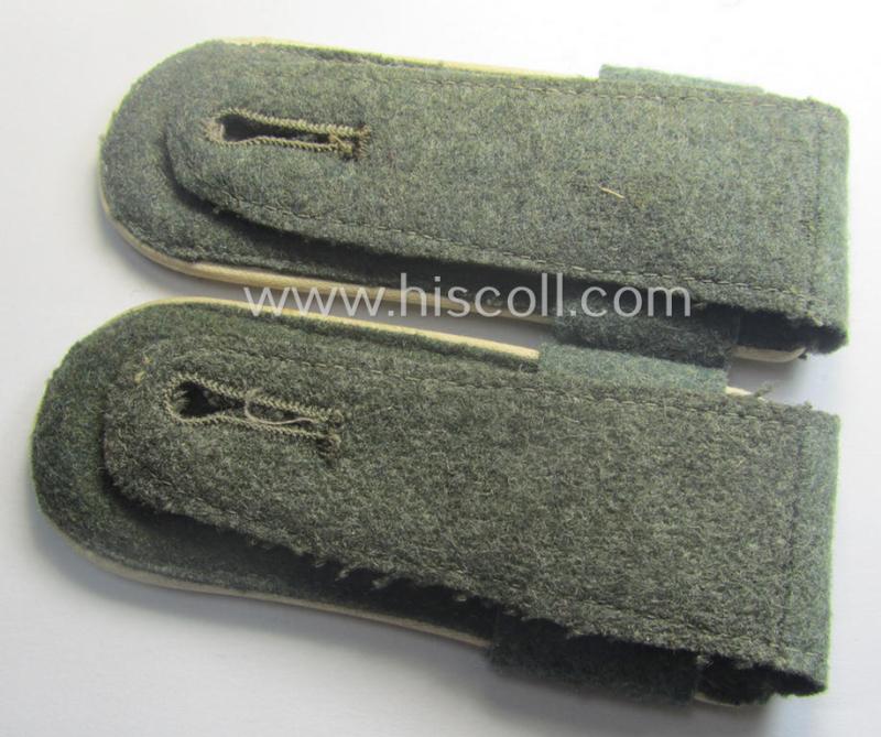 Pair of WH (Heeres) 'M41 o. M43'-pattern, EM-type shoulderstraps with its accompanying 'Überschube'-pair: 'Soldat des Infanterie-Rgts. 485'