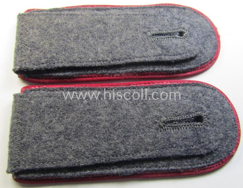 Superb - and fully matching! - pair of WH (Luftwaffe) mid- ie. (later-) war-period, EM-type shoulderstraps as piped in the 'Karmesin'-red-coloured branchcolour as was intended for a: 'Soldat der Veterinär-Truppen o. Generalsstab'
