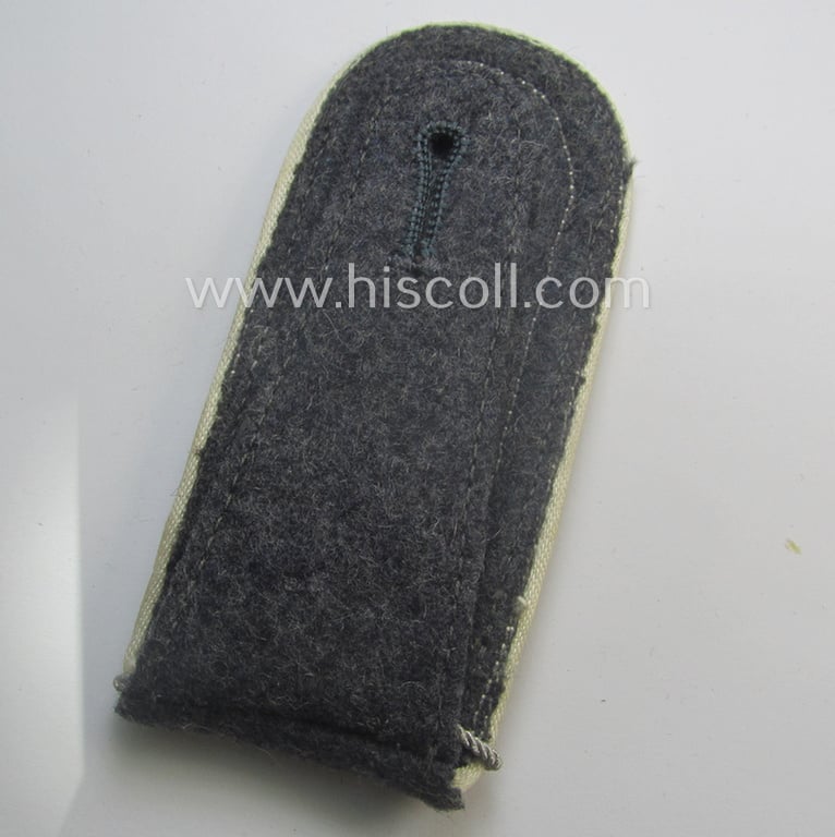 Attractive - albeit regrettably single! - WH (Luftwaffe) NCO-type shoulderstrap as piped in the desirable white-coloured branchcolour as was intended for an: 'Oberfeldwebel u. Offz.-Anwärter der Hermann Göring-Div.'