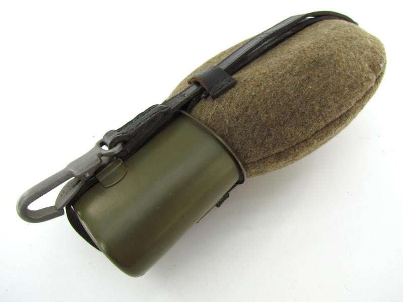 Late War German M31 Canteen and Cup HRE 43