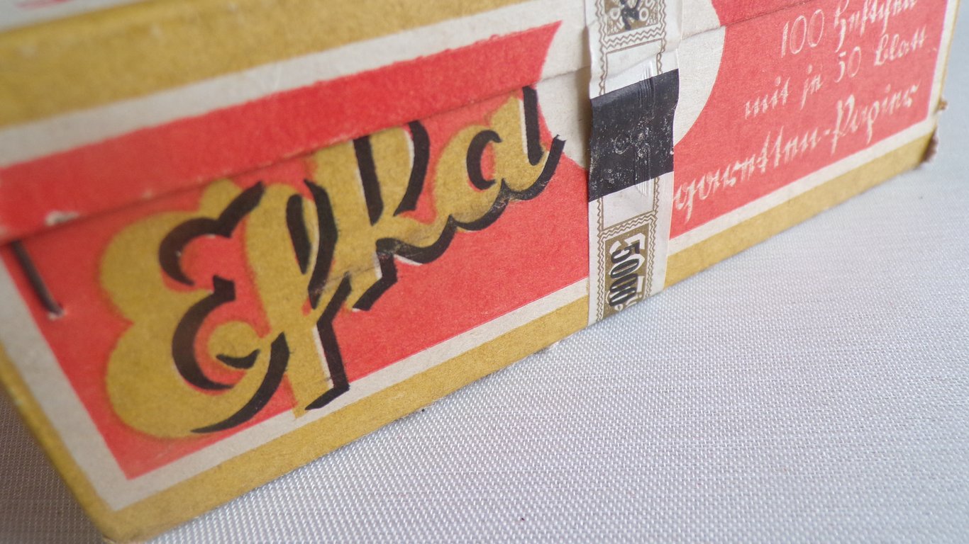Full box of 100 Efka cigarette papers Luftfeldpost!!!